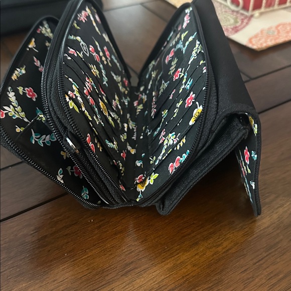 Vera Bradley EUC Black Nylon All-In-One Clutch Wallet (has D-rings for strap) - Picture 3 of 12
